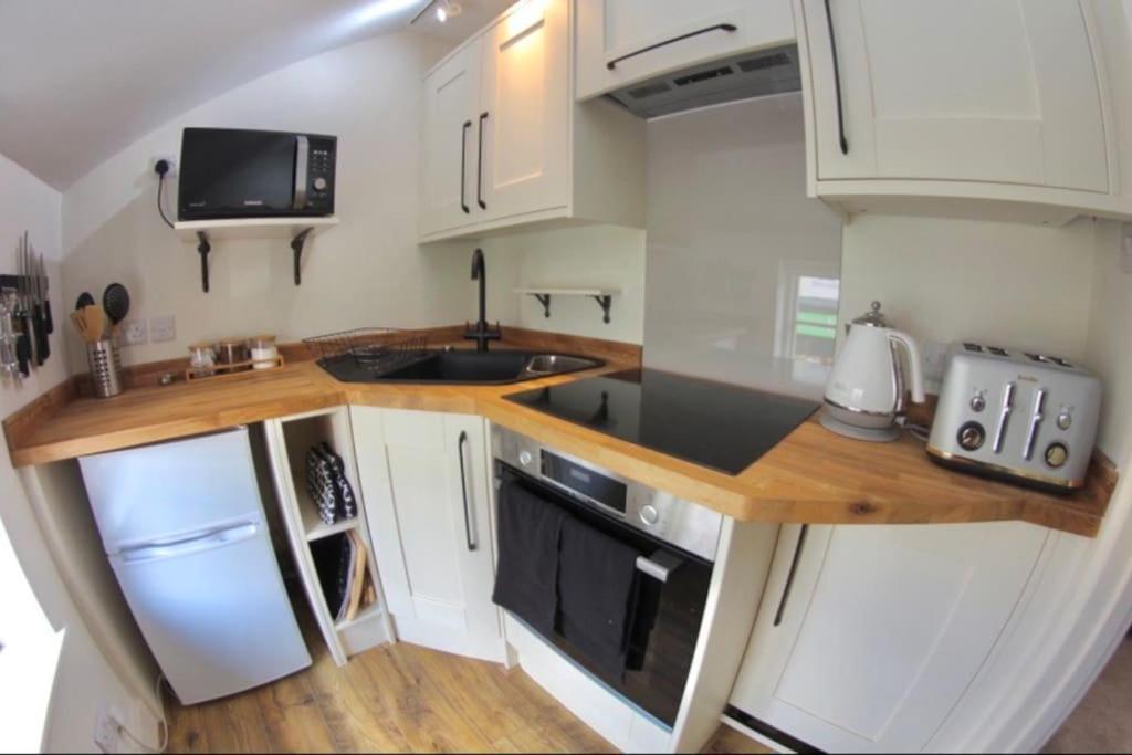 Traveller'S Rest - Cosy Cottage In Heart Of Wilton Salisbury Exterior photo