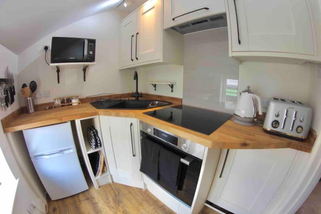 Traveller'S Rest - Cosy Cottage In Heart Of Wilton Salisbury Exterior photo